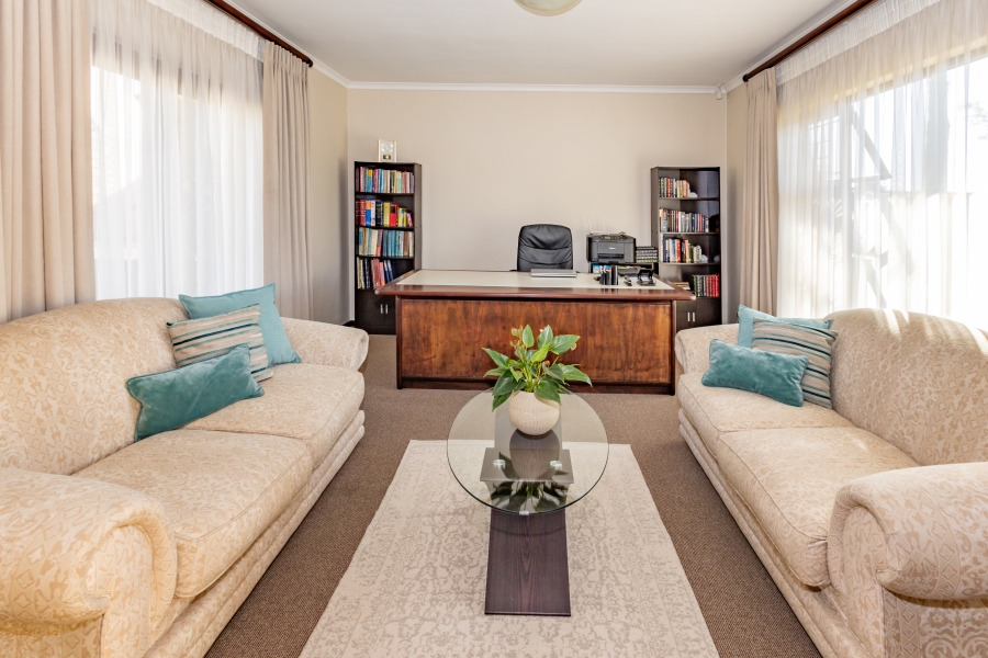 4 Bedroom Property for Sale in Sonstraal Western Cape